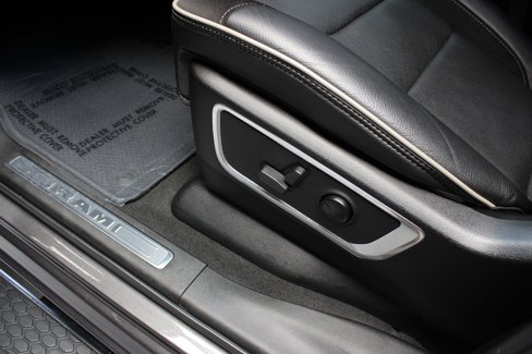 Used 2022 RAM 1500 Laramie w/ Sport Appearance Package image 32