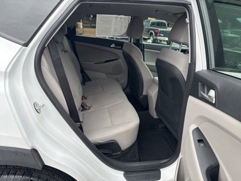 Used 2019 Hyundai Tucson SE image 18