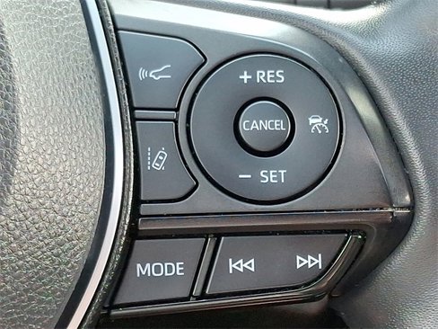 Used 2022 Toyota RAV4 XLE Premium image 23