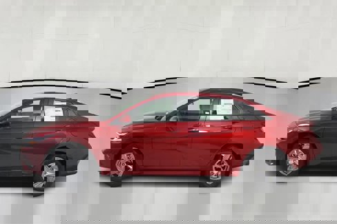 New 2025 Hyundai Elantra SE image 4