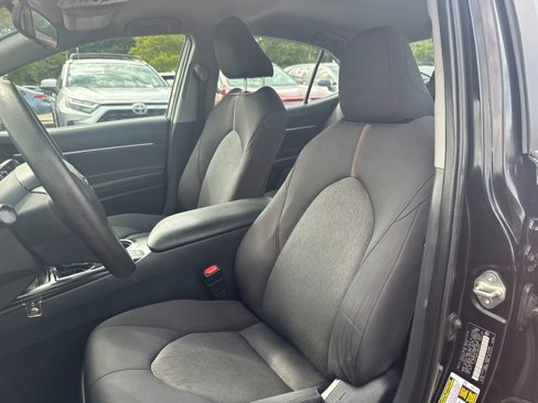 Used 2020 Toyota Camry LE image 3