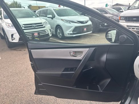 Used 2017 Toyota Corolla LE image 32