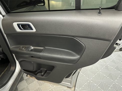 Used 2014 Ford Explorer XLT w/ Equipment Group 202A image 18