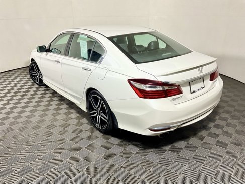 Used 2016 Honda Accord Sport image 10