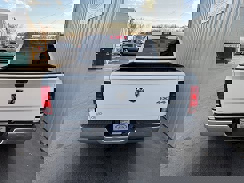 Used 2014 RAM 1500 4x4 Crew Cab w/ Exterior Appearance Group image 4