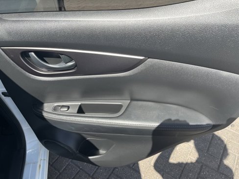 Used 2020 Nissan Rogue Sport S image 24