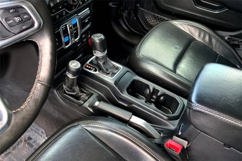 Used 2018 Jeep Wrangler Unlimited Sahara image 16
