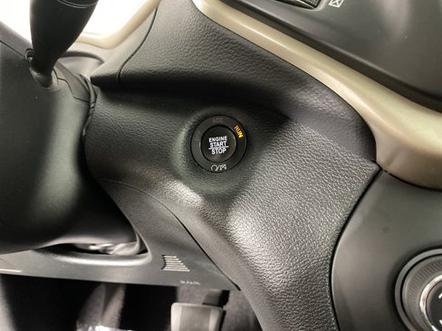 Used 2018 Jeep Cherokee Limited image 26