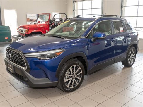 Used 2022 Toyota Corolla Cross XLE image 4