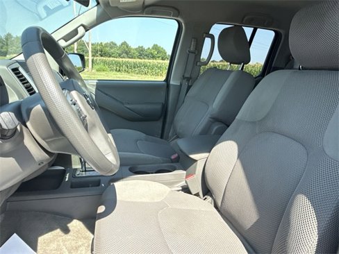 Used 2014 Nissan Frontier SV image 18
