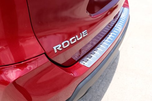 Used 2017 Nissan Rogue SV image 15