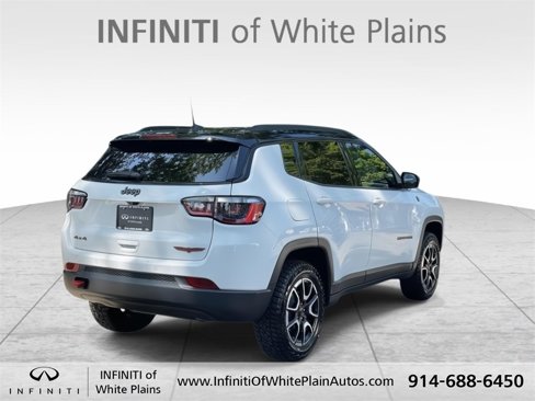 Used 2024 Jeep Compass Trailhawk image 4