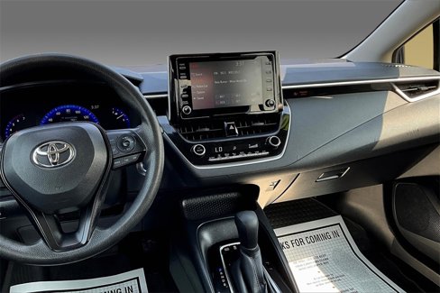 Used 2020 Toyota Corolla LE image 3