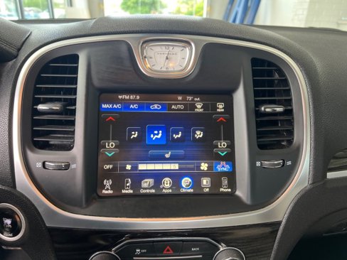 Used 2016 Chrysler 300 Limited image 24