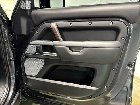 Used 2024 Land Rover Defender 130 X image 36
