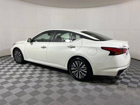 Used 2023 Nissan Altima 2.5 SV image 2