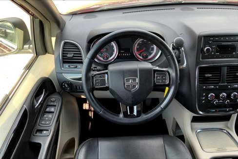 Used 2017 Dodge Grand Caravan SXT image 5