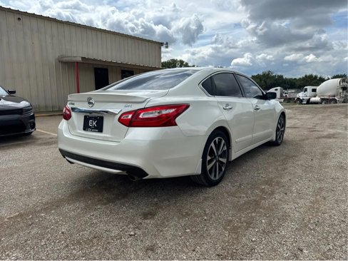 Used 2016 Nissan Altima 2.5 SR w/ LED Appearance Package image 3