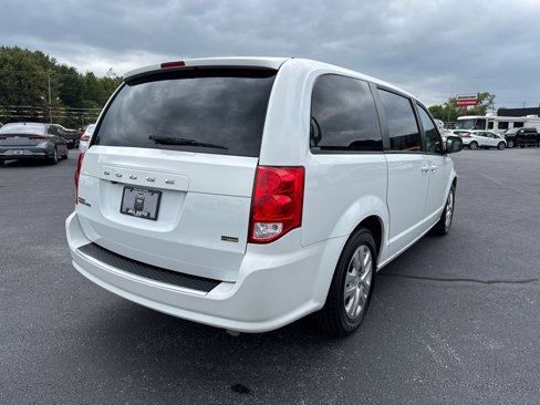 Used 2018 Dodge Grand Caravan SE w/ UConnect Hands-Free Group image 5