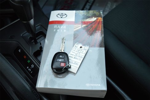 Used 2018 Toyota RAV4 LE image 22