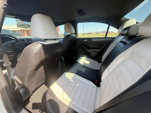 Used 2016 Volkswagen Jetta Sport image 16
