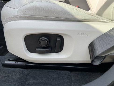 Used 2017 Land Rover Range Rover Evoque SE Premium image 10