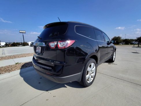 Used 2017 Chevrolet Traverse LT w/ Style and Technology Package image 6