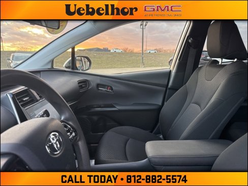 Used 2021 Toyota Prius LE image 21