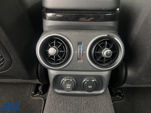Used 2018 Kia Stinger Premium image 25
