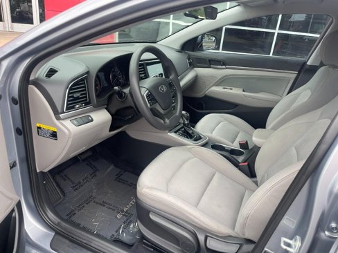 Used 2017 Hyundai Elantra SE image 18