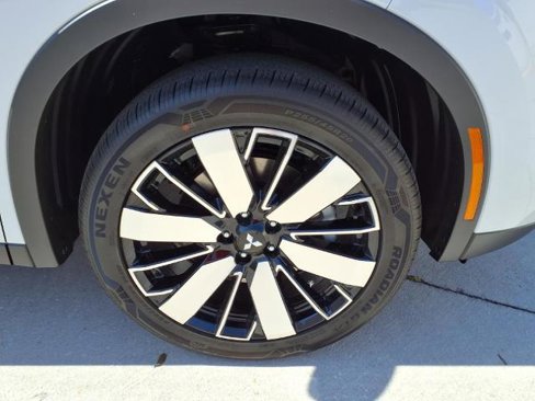 New 2025 Mitsubishi Outlander SE image 7