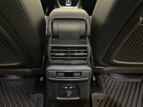 Used 2022 Audi Q4 e-tron Prestige image 18