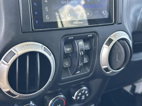 Used 2016 Jeep Wrangler Unlimited Sahara image 25
