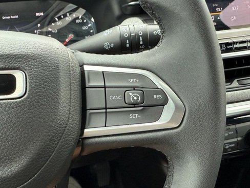 Used 2024 Jeep Compass Latitude image 18