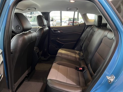 Used 2025 Chevrolet Trax LT w/ Driver Confidence Package image 15