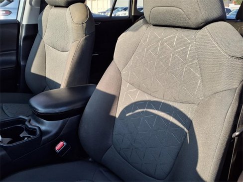 Used 2021 Toyota RAV4 XLE image 6