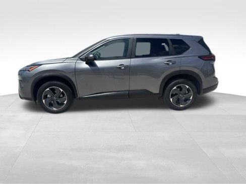 Used 2024 Nissan Rogue SV image 2