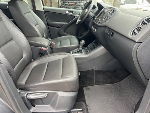 Used 2016 Volkswagen Tiguan S image 24