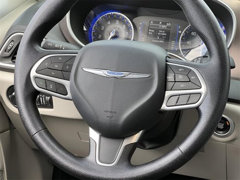 Used 2021 Chrysler Voyager Lxi image 23