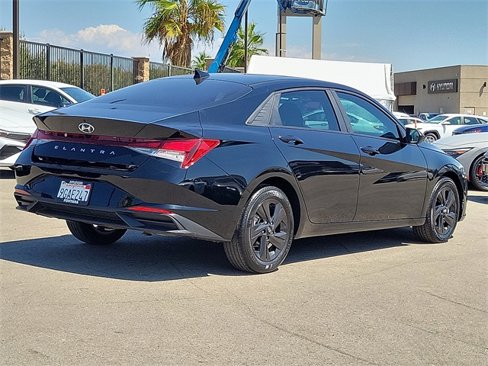 Used 2023 Hyundai Elantra SEL w/ Preferred Accessory Package image 22