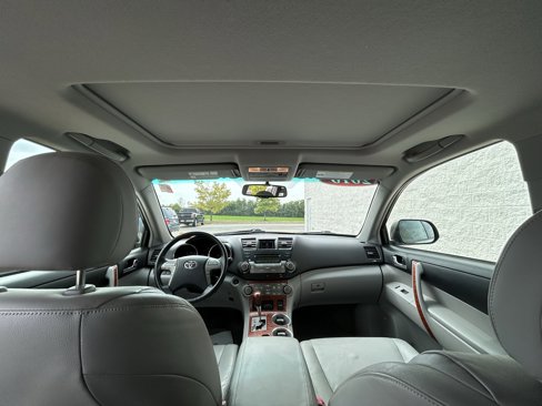 Used 2010 Toyota Highlander Limited image 10