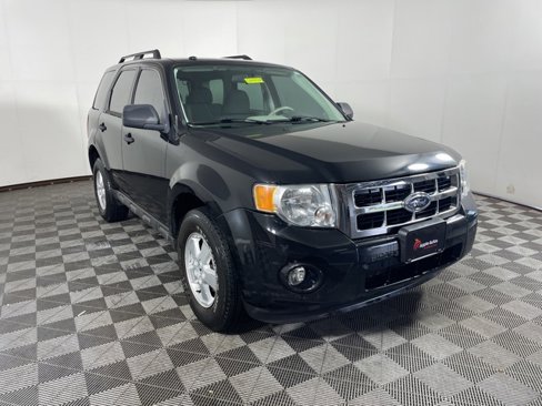 Used 2010 Ford Escape XLT image 1