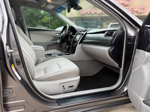 Used 2015 Toyota Camry XLE w/ Moonroof Package image 25