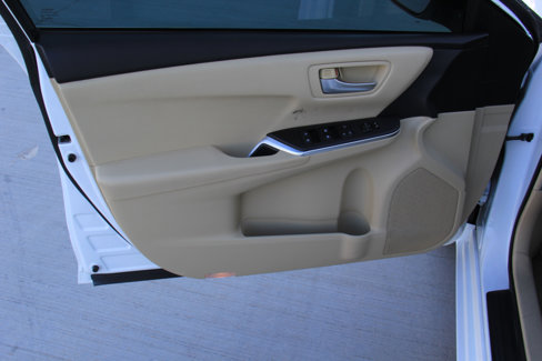 Used 2015 Toyota Camry LE image 18
