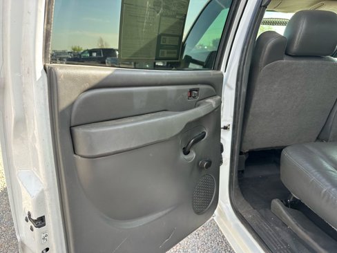 Used 2004 GMC Sierra 2500 SLE w/ Heavy-Duty Power Package image 28