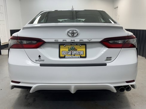 Used 2021 Toyota Camry SE w/ Cold Weather Package image 6