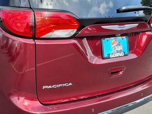 Used 2018 Chrysler Pacifica Touring-L Plus image 28