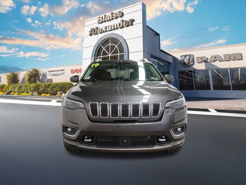 Used 2019 Jeep Cherokee Overland w/ Technology Group image 11