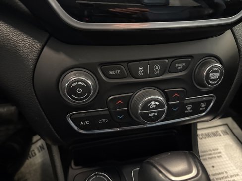 Used 2021 Jeep Cherokee Limited w/ Elite Package image 26