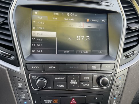 Used 2017 Hyundai Santa Fe Limited image 20